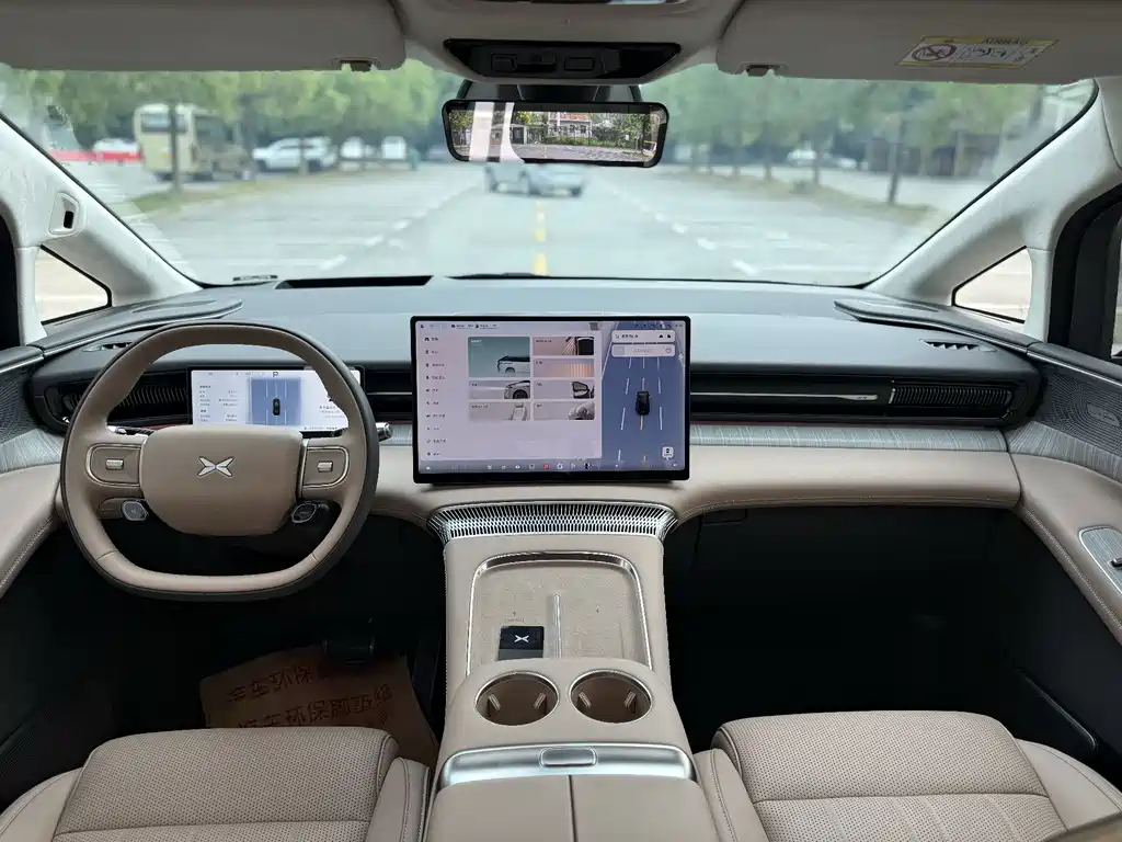 XPeng X9 — миниатюра 5
