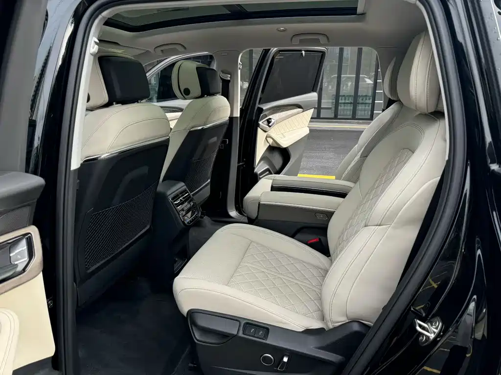 Audi Q6 2024 45 TFSI quattro 6 мест