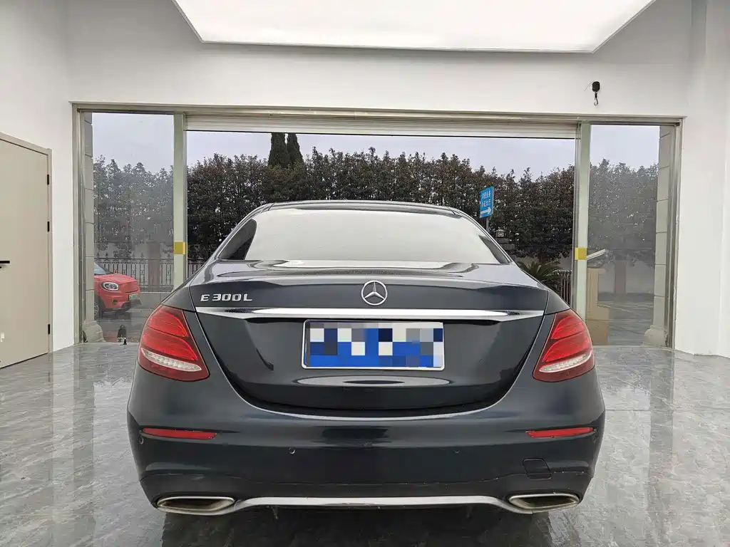 Mercedes-Benz E-Class — миниатюра 4