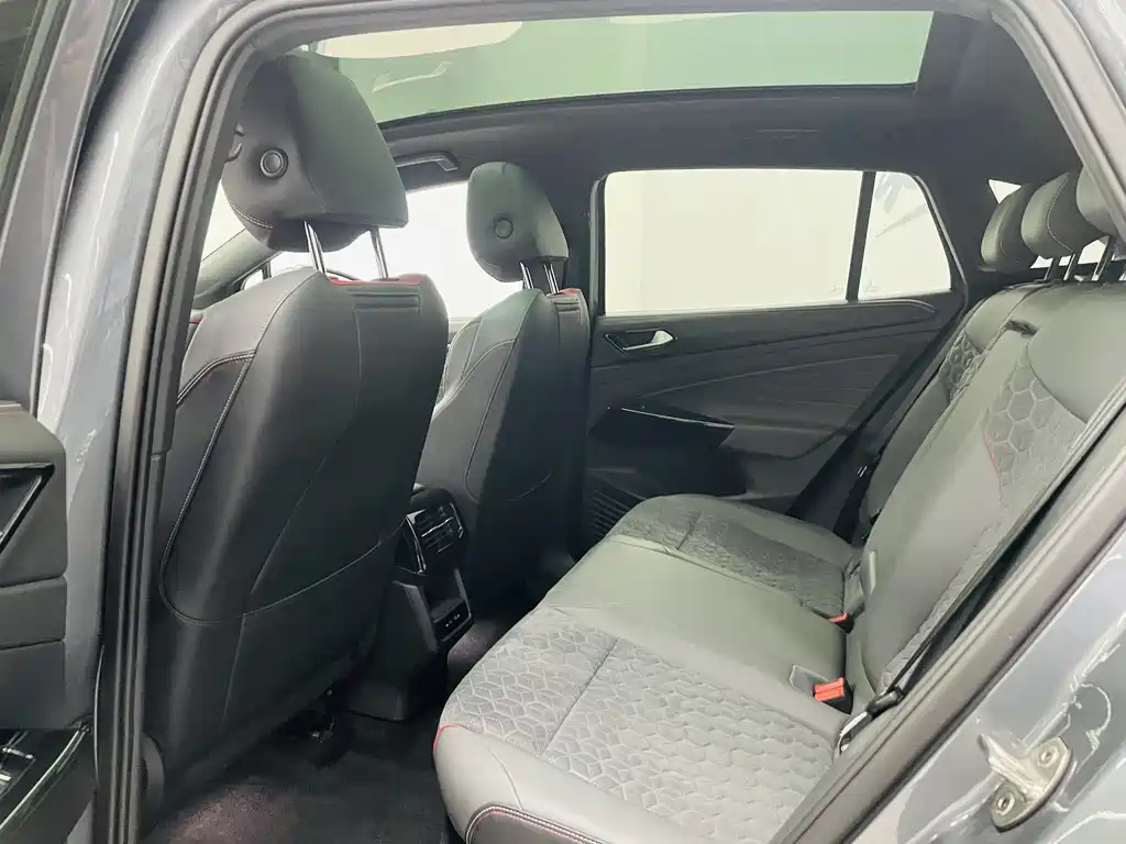 VOLKSWAGEN ID.4 X