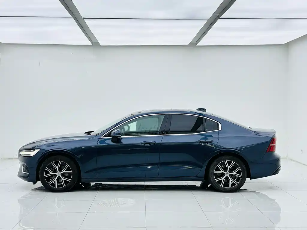 Volvo S60 2023 B4 Luxury