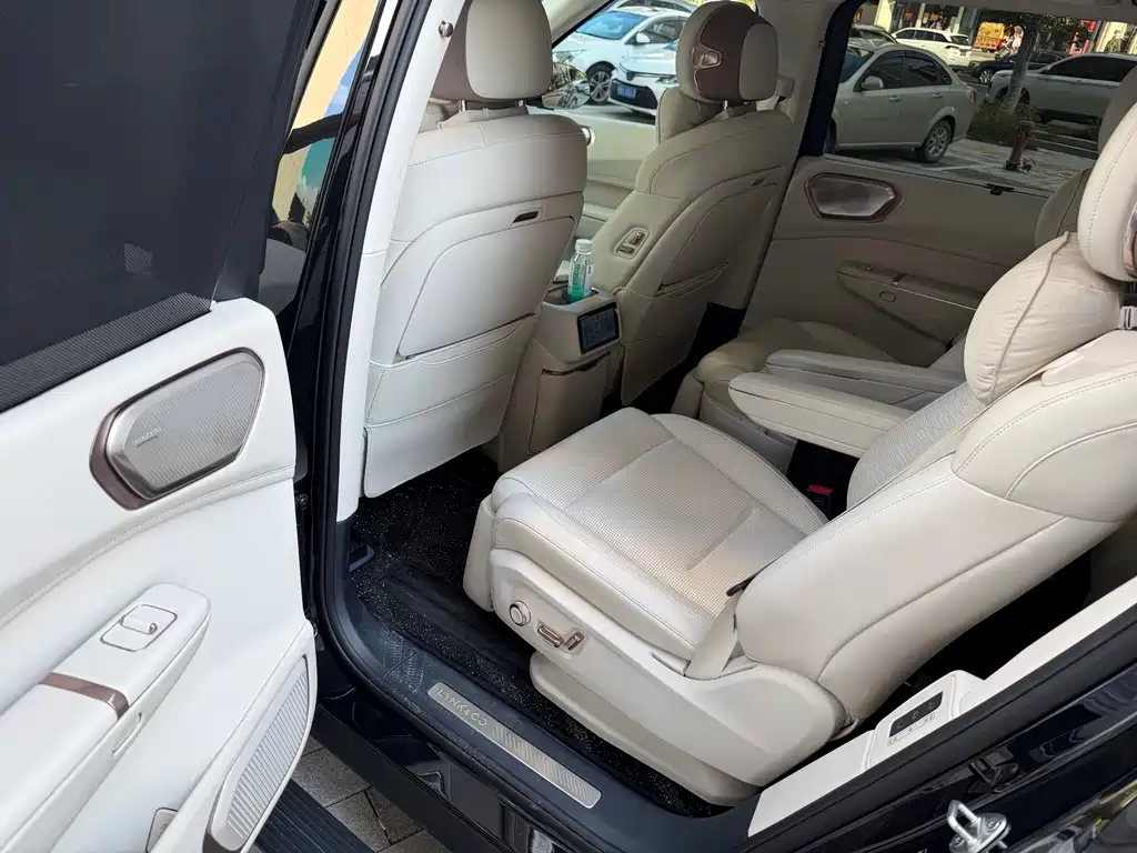 Lynk & Co 900 1.5T Ultra 6 seats, фото 4
