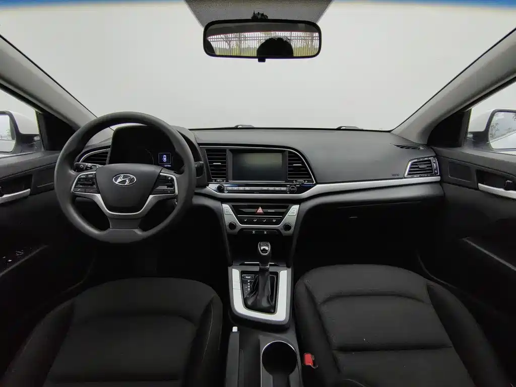 Hyundai Elantra — миниатюра 5