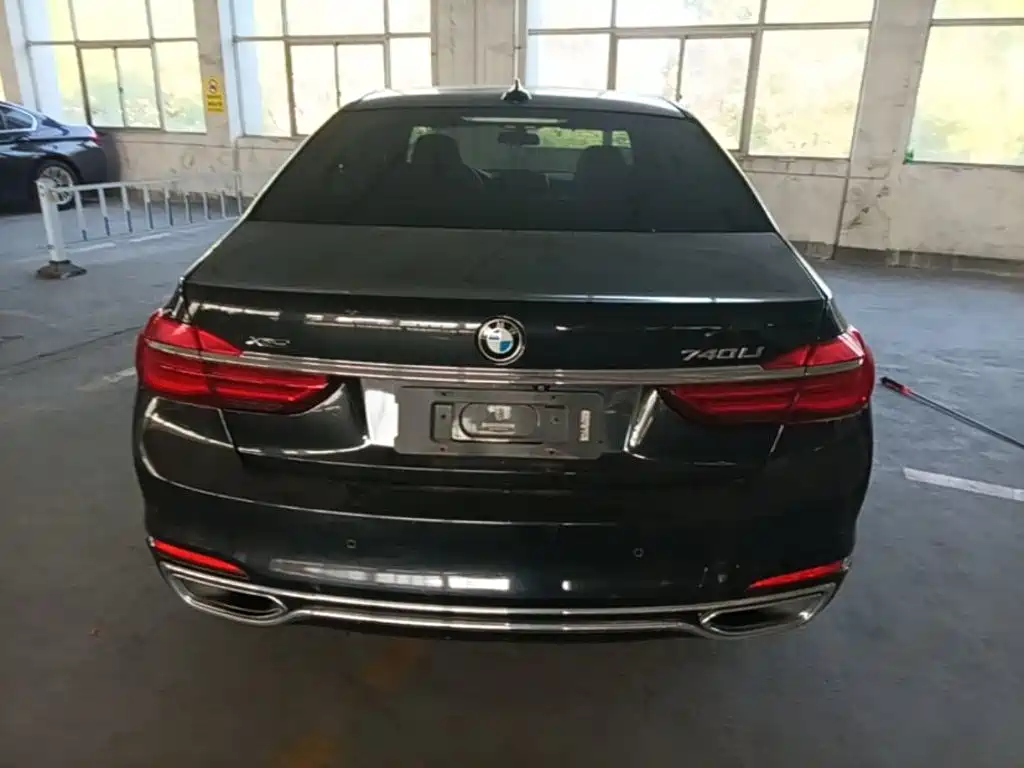 BMW 7 Series — миниатюра 6