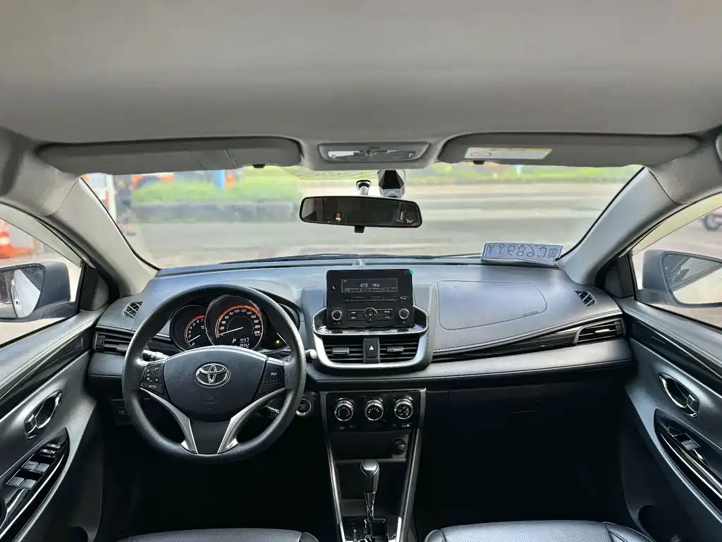 Toyota Yaris L — миниатюра 16