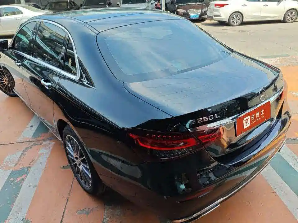 Mercedes-Benz E-Class — миниатюра 2