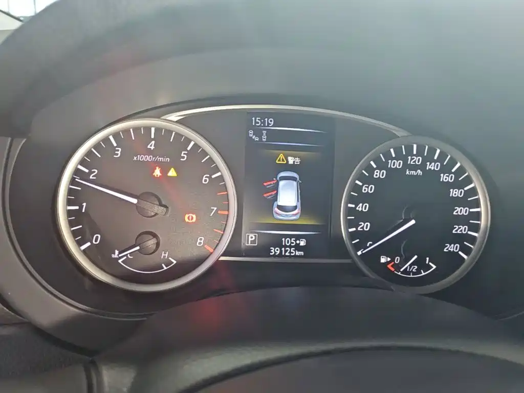 Nissan Tiida — миниатюра 12