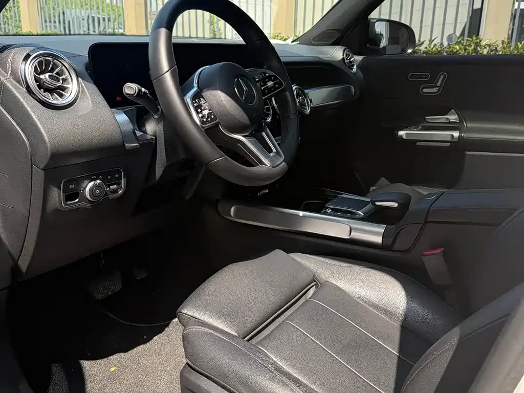 Mercedes-Benz GLB — миниатюра 4