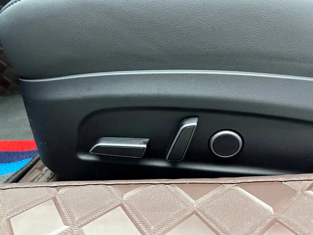 Tesla Model 3 — миниатюра 6