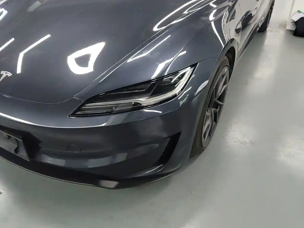 Tesla Model 3 — миниатюра 24