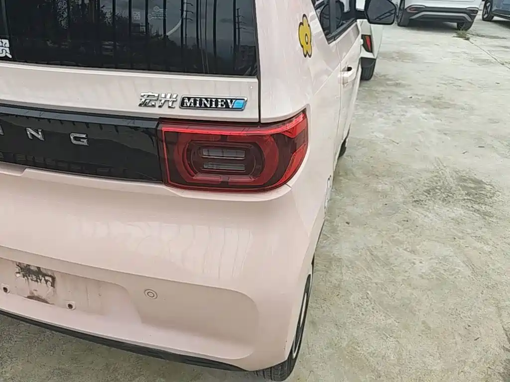 Wuling MINIEV — миниатюра 8