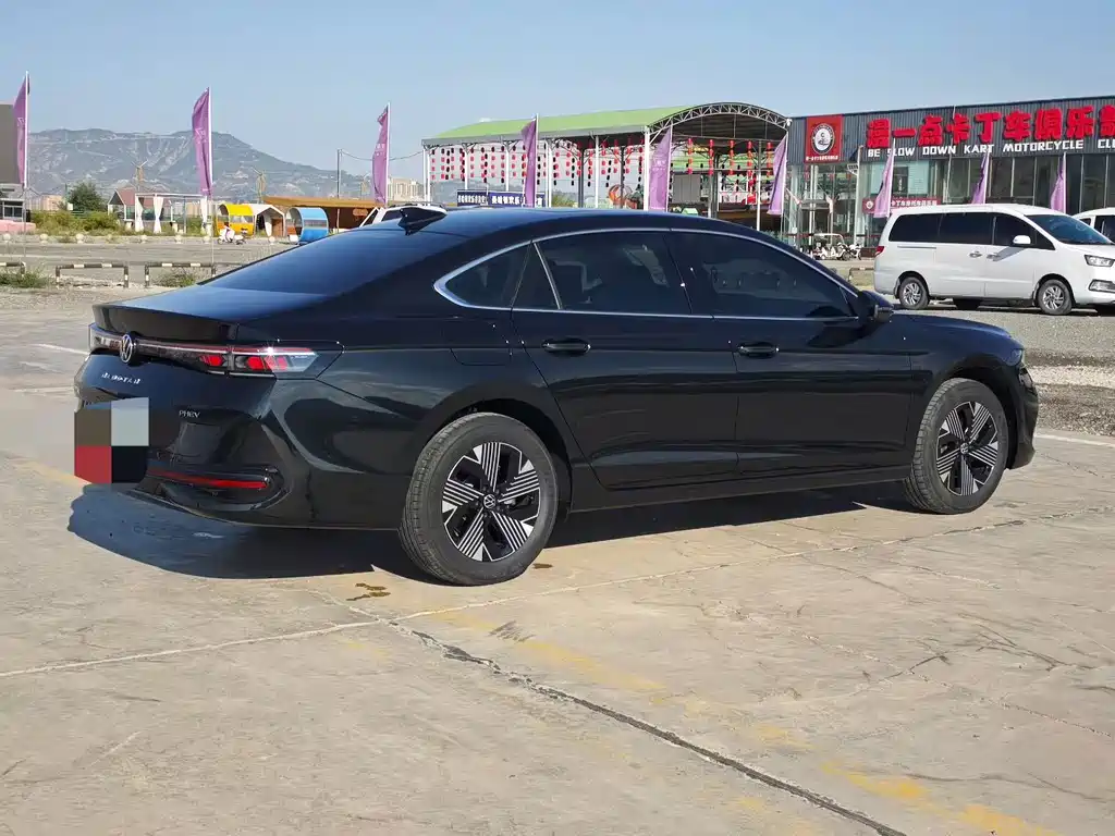 Volkswagen Magotan PHEV — миниатюра 6