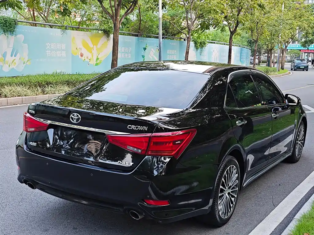 Toyota Crown — миниатюра 15