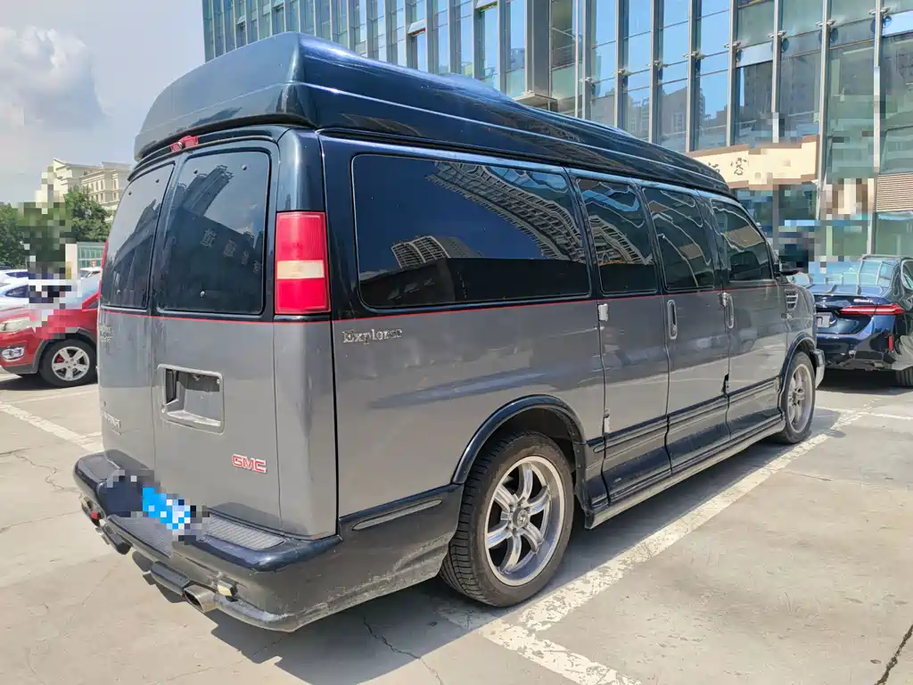 GMC Savana — миниатюра 11
