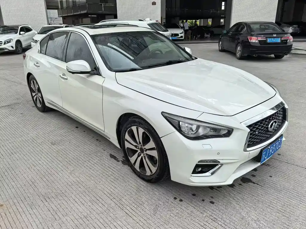 Infiniti Q50L - фото 2