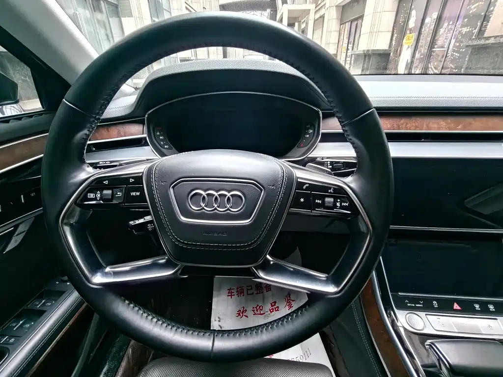 AUDI A8