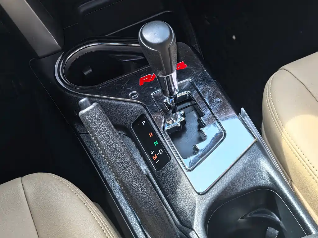 Toyota RAV4 2016 2.0L CVT V