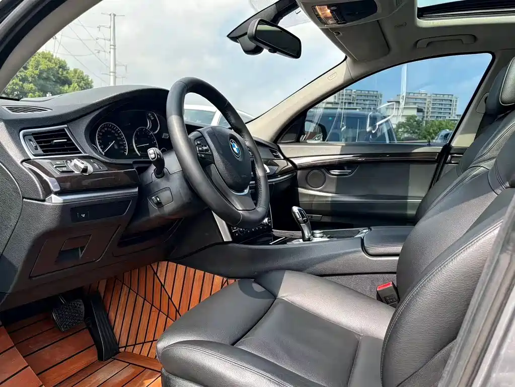 BMW 5 Series GT 5 GT 2010 535i Luxury
