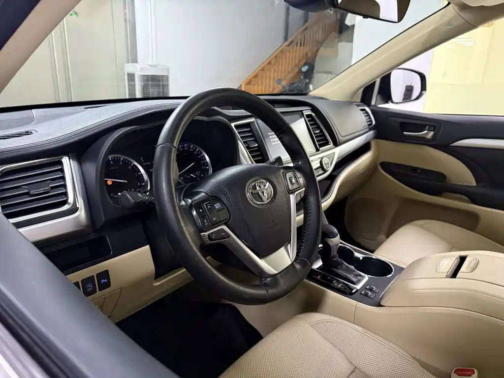 Toyota Highlander — миниатюра 9