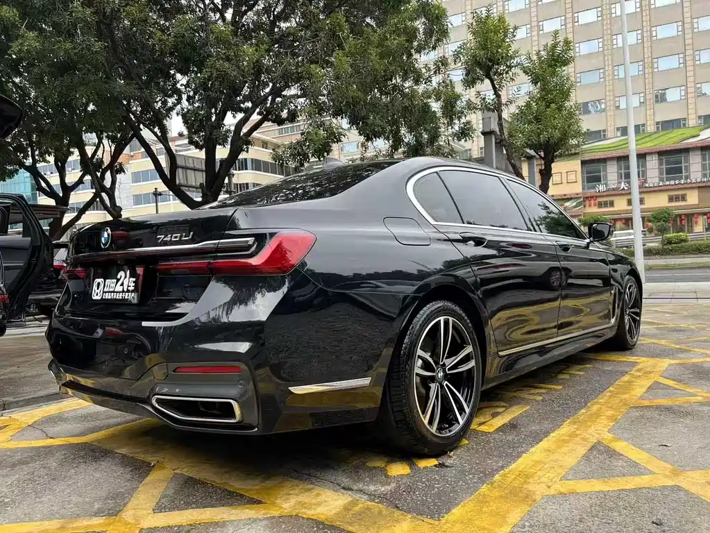 BMW 7 SERIES
