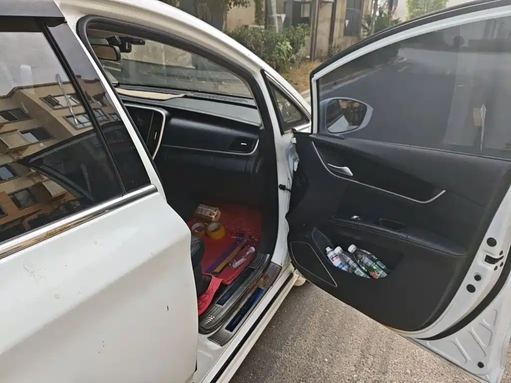 BYD MAX — миниатюра 18