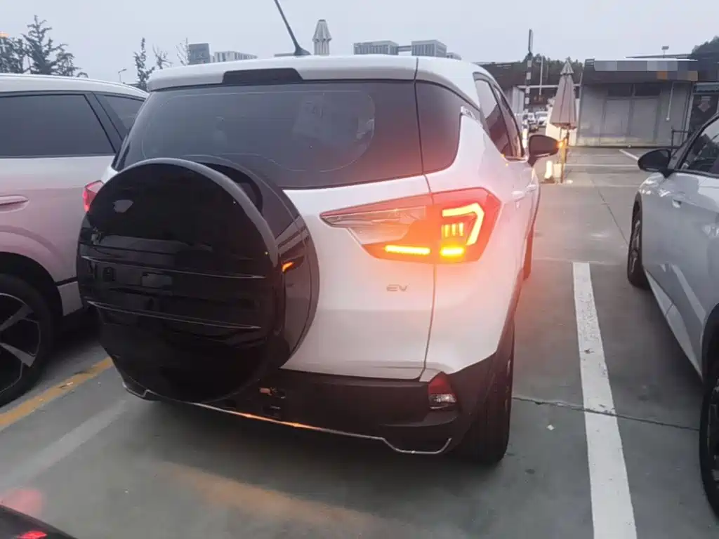 BYD Yuan EV — миниатюра 6