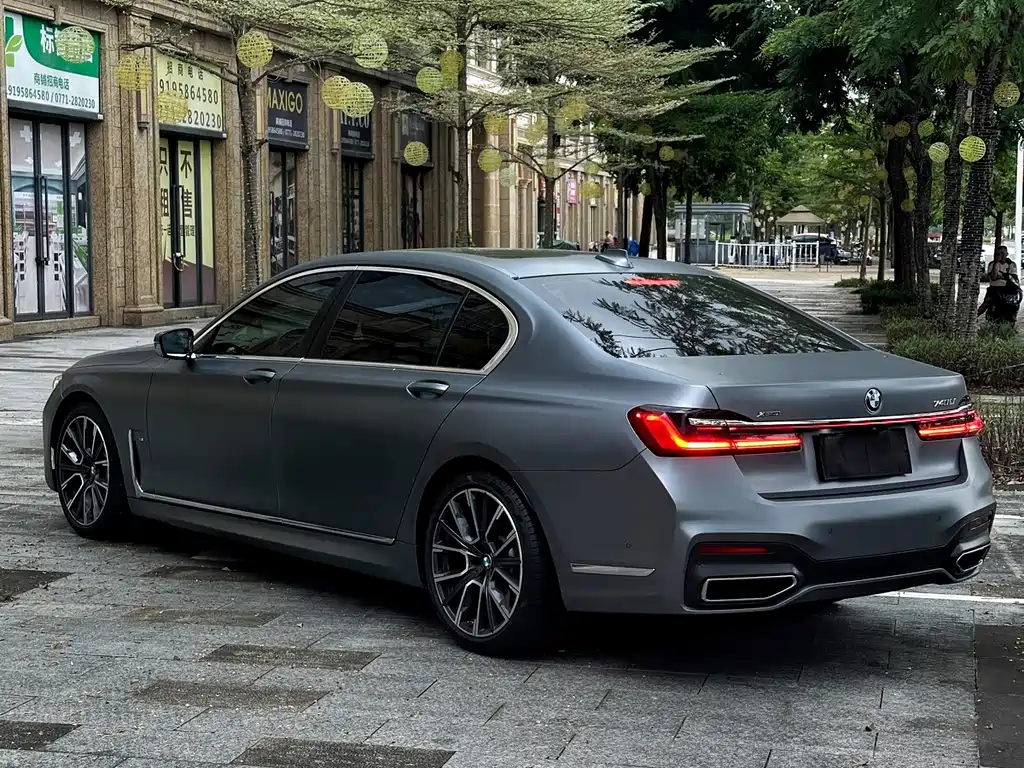 BMW 7 Series — миниатюра 8