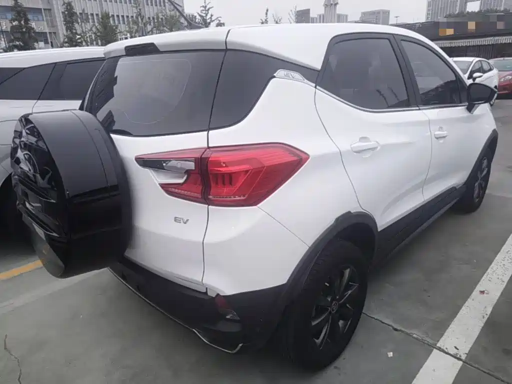 BYD Yuan EV — миниатюра 7