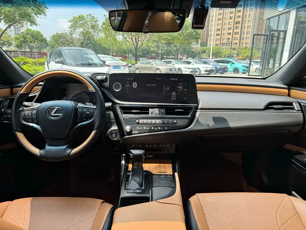 Lexus ES — миниатюра 11