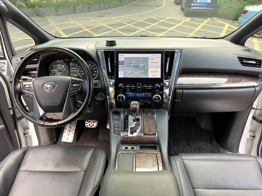 Toyota Vellfire — миниатюра 8