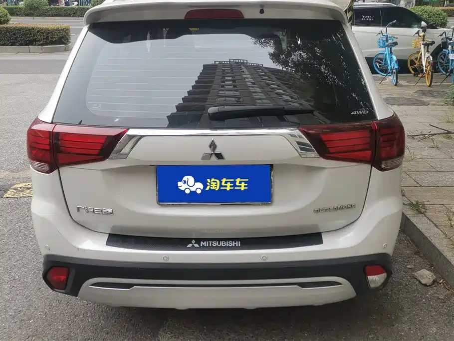 MITSUBISHI OUTLANDER