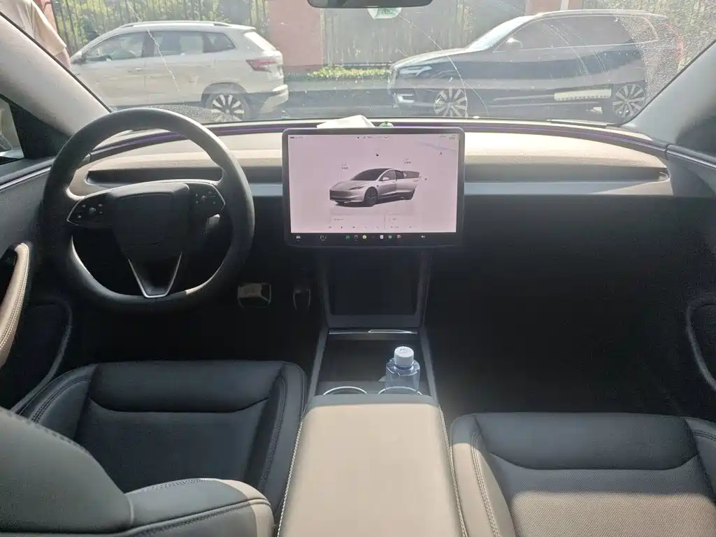 Tesla Model 3 — миниатюра 6