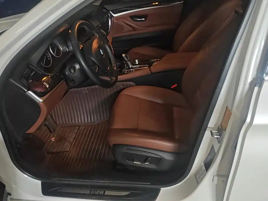 BMW 5 Series — миниатюра 9
