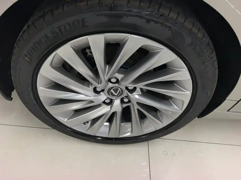 Lexus ES — миниатюра 6