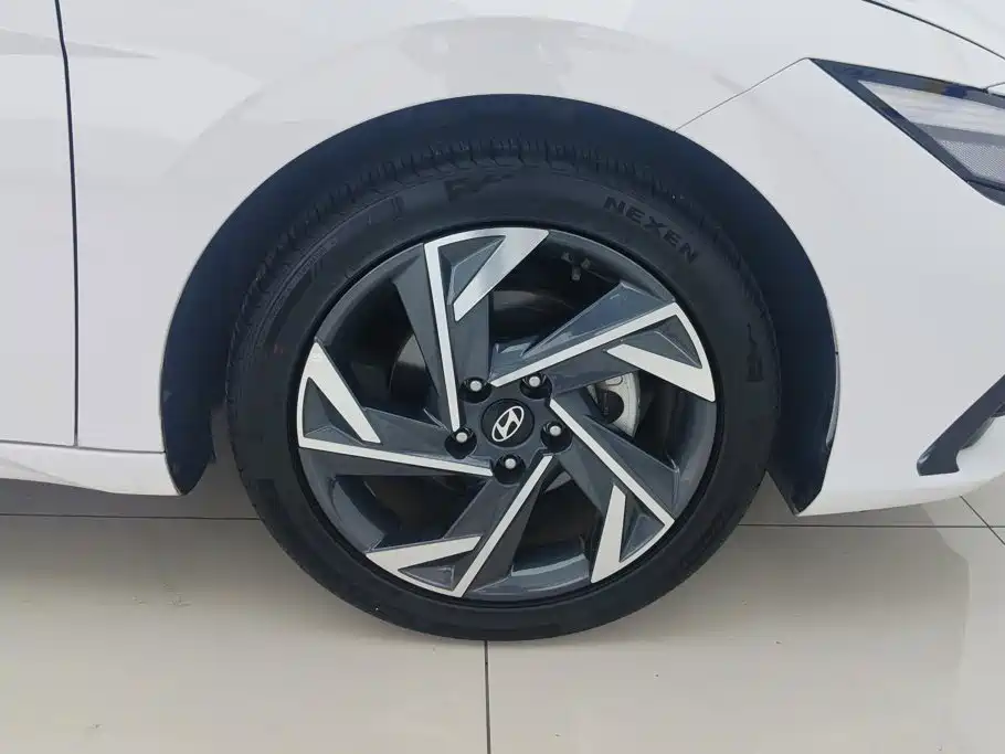 Hyundai Elantra — миниатюра 6