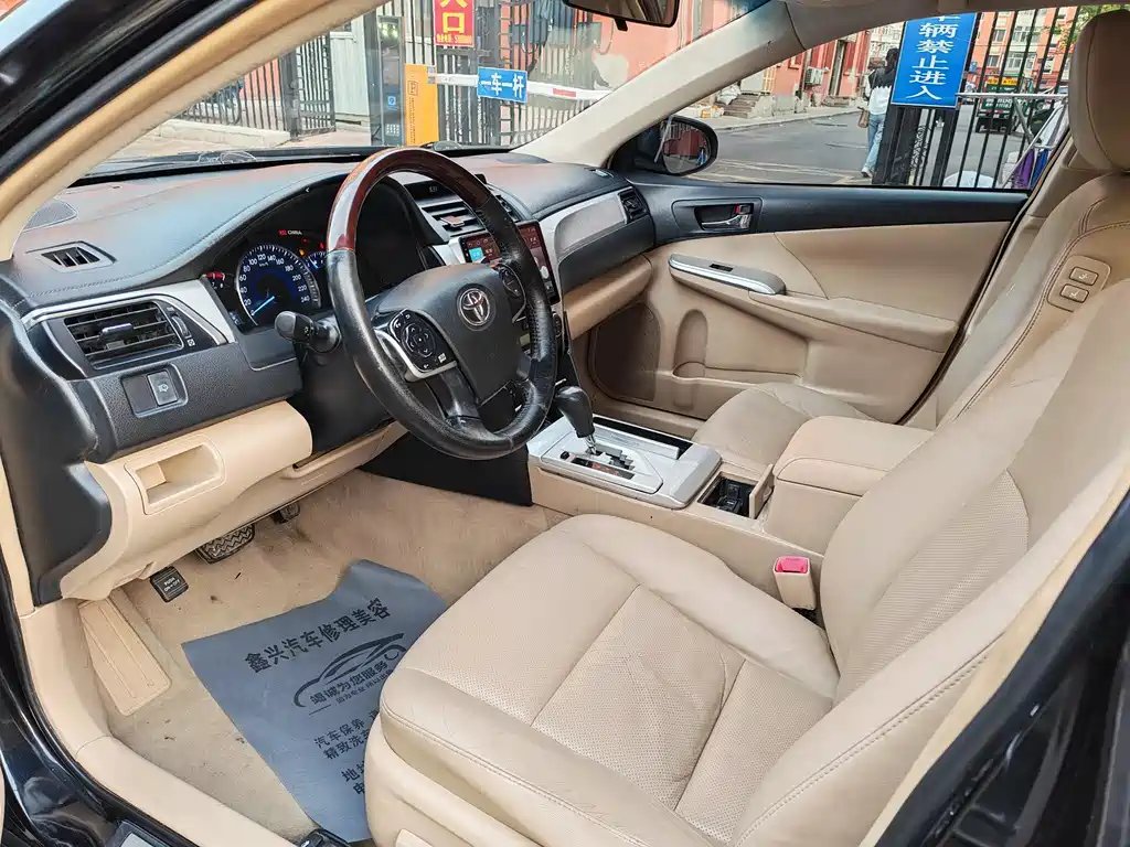 Toyota Camry 2012 2.5G Luxury