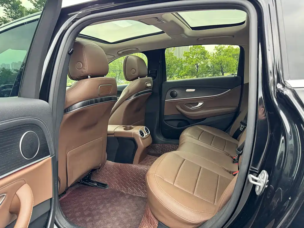 Mercedes-Benz E-Class — миниатюра 12