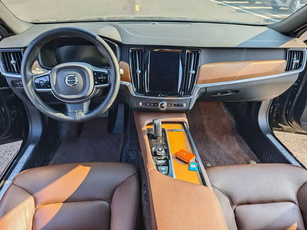 Volvo S90 — миниатюра 16