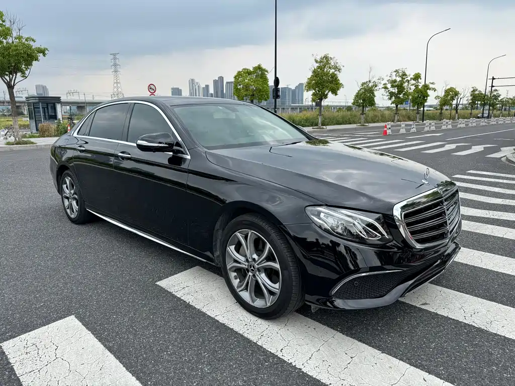 Mercedes-Benz E-Class — миниатюра 3