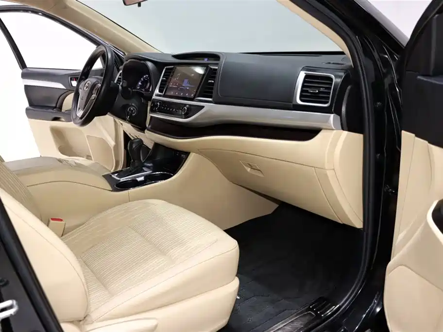 Toyota Highlander 2021 2.0T Elite 7 мест