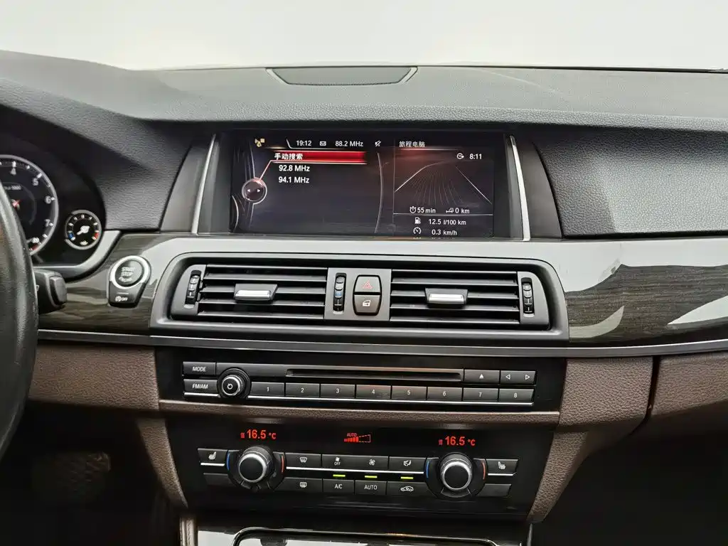 BMW 5 Series — миниатюра 12