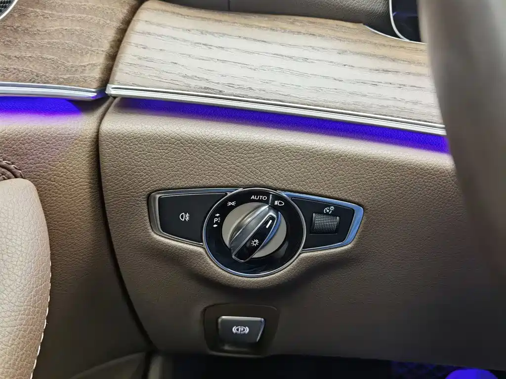 Mercedes-Benz E-Class — миниатюра 21