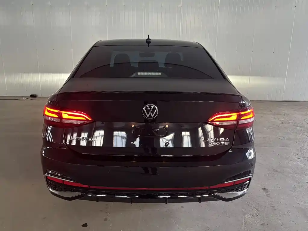 Volkswagen Lavida — миниатюра 5