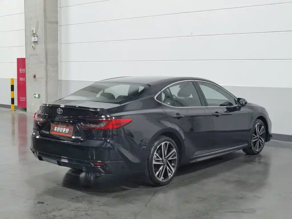 Toyota Camry — миниатюра 2
