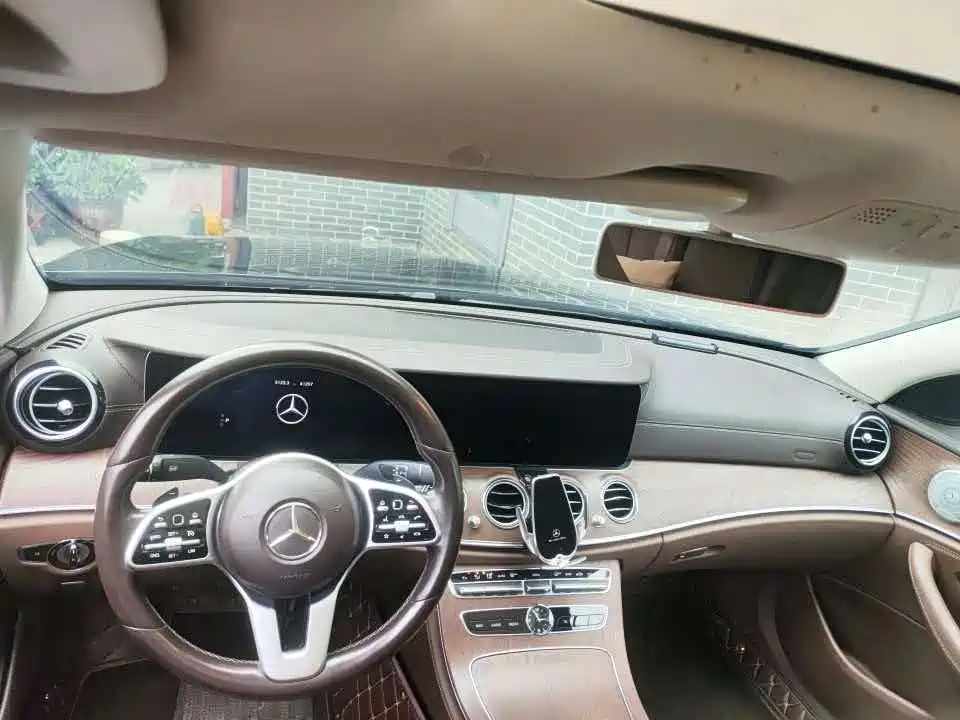 Mercedes-Benz E-Class — миниатюра 4