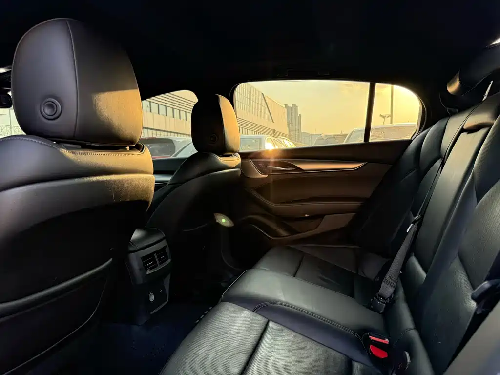 Cadillac CT5 — миниатюра 5