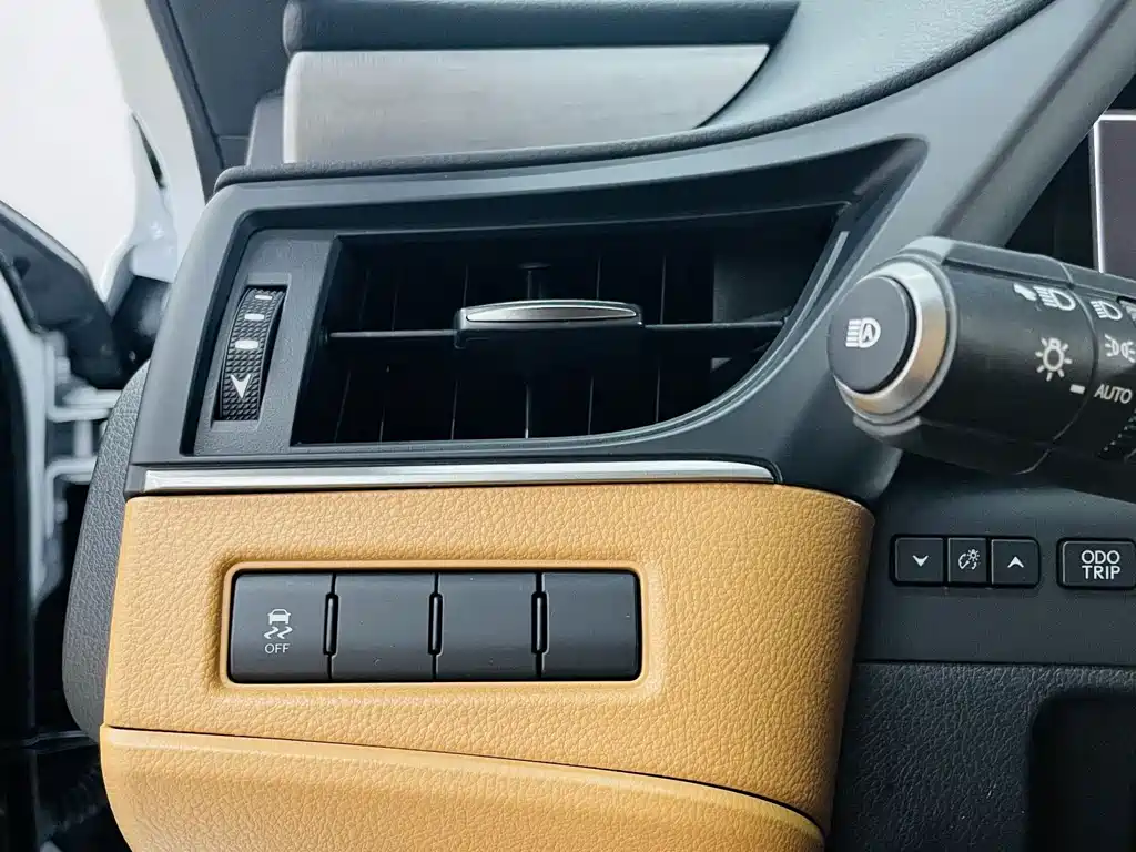 Lexus ES — миниатюра 17