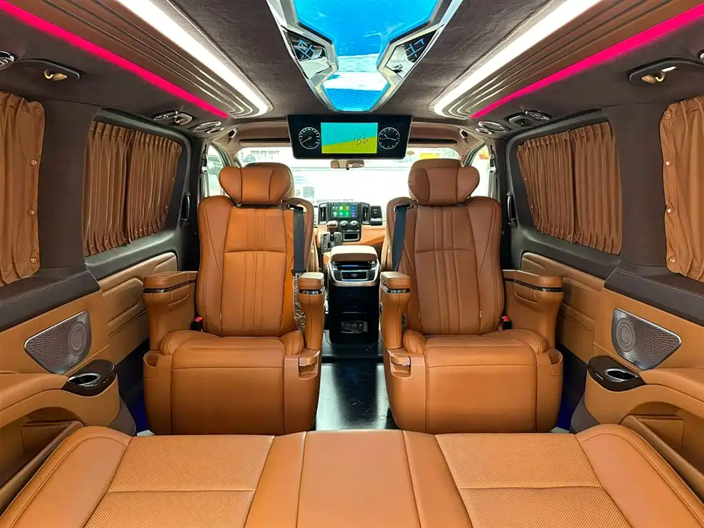 Toyota HiAce 2025 3.5L AT