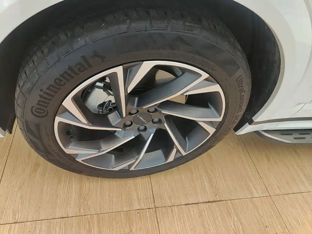 Lynk & Co 09 — миниатюра 23