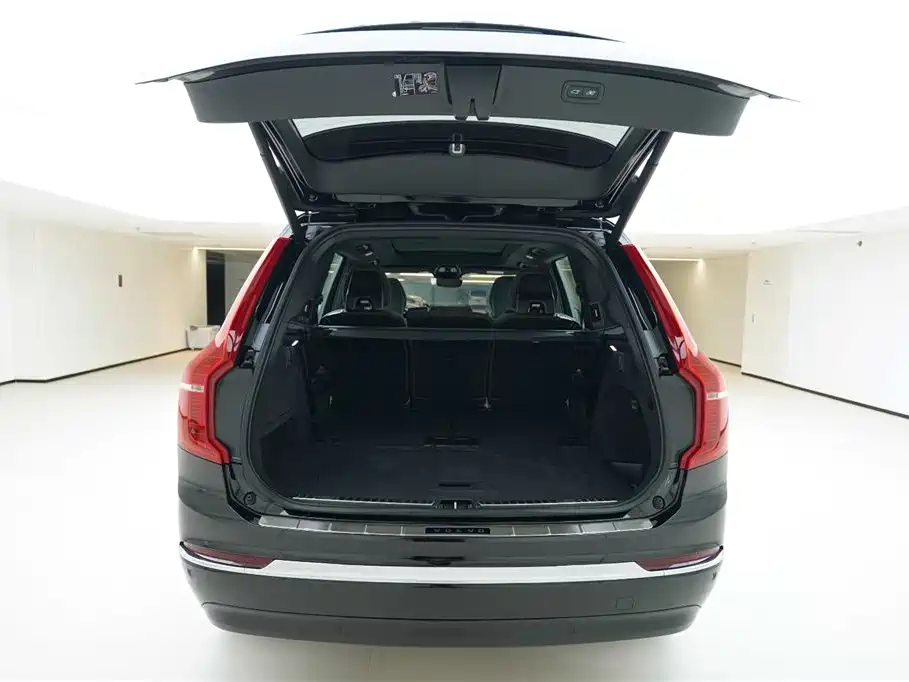 Volvo XC90 2023 B6 Luxury 7 мест